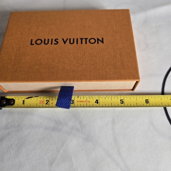 🔥EUC LOUIS VUITTON SMALL GIFT BOX - Picture 5 of 7